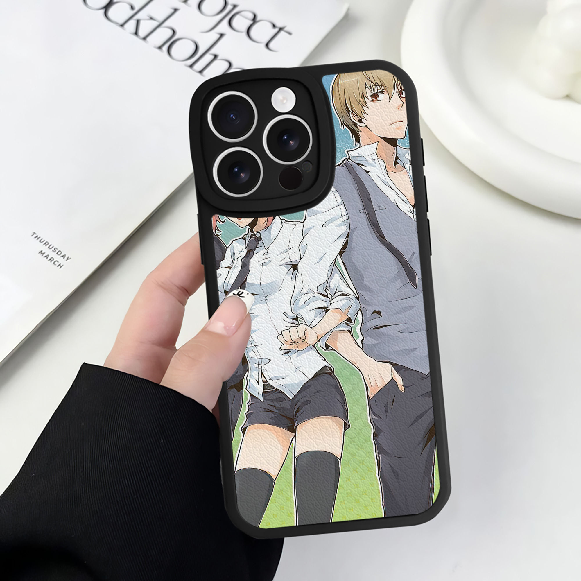 （画像用） ぎんたま 坂田銀時（さかたぎんとき） 神楽 志村新八（しむら しんぱち） GINTAMA Sakata Gintoki Kagura Shimura Shinpachi 【iPhone 16シリーズ対応】シリコンスマホケース（レザー調） 材質：シリコン